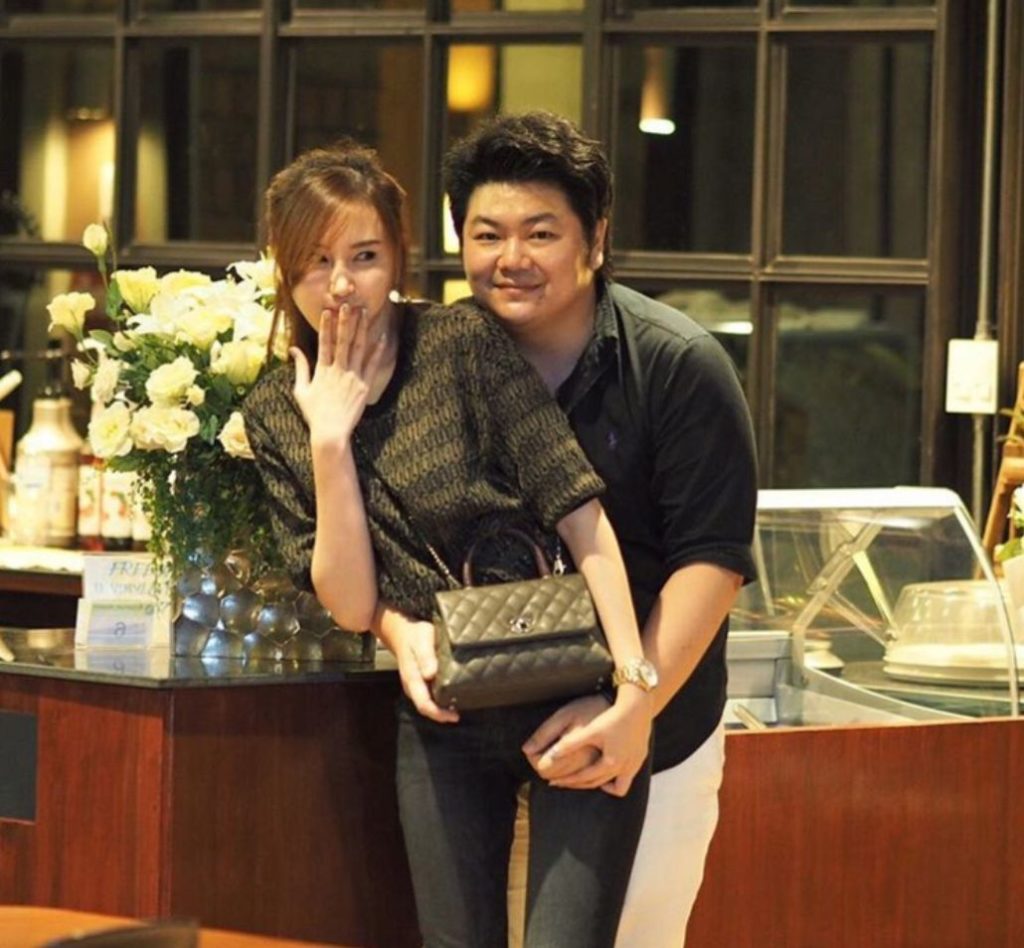 เอ๊ะ...ยังไง? แพร พรรัมภา ร่วมทริปครอบครัว เชน ณัฐวัฒน์ ...