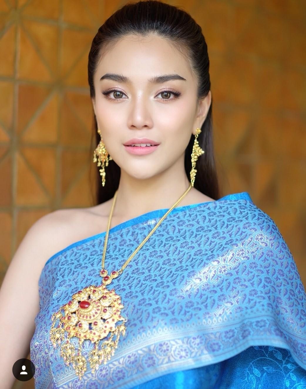 สวยเป๊ะเวอร์ ปราง กัญญ์ณรัณ ขึ้นแท่นสาวแต่งชุดไทยสวยที่สุด ...