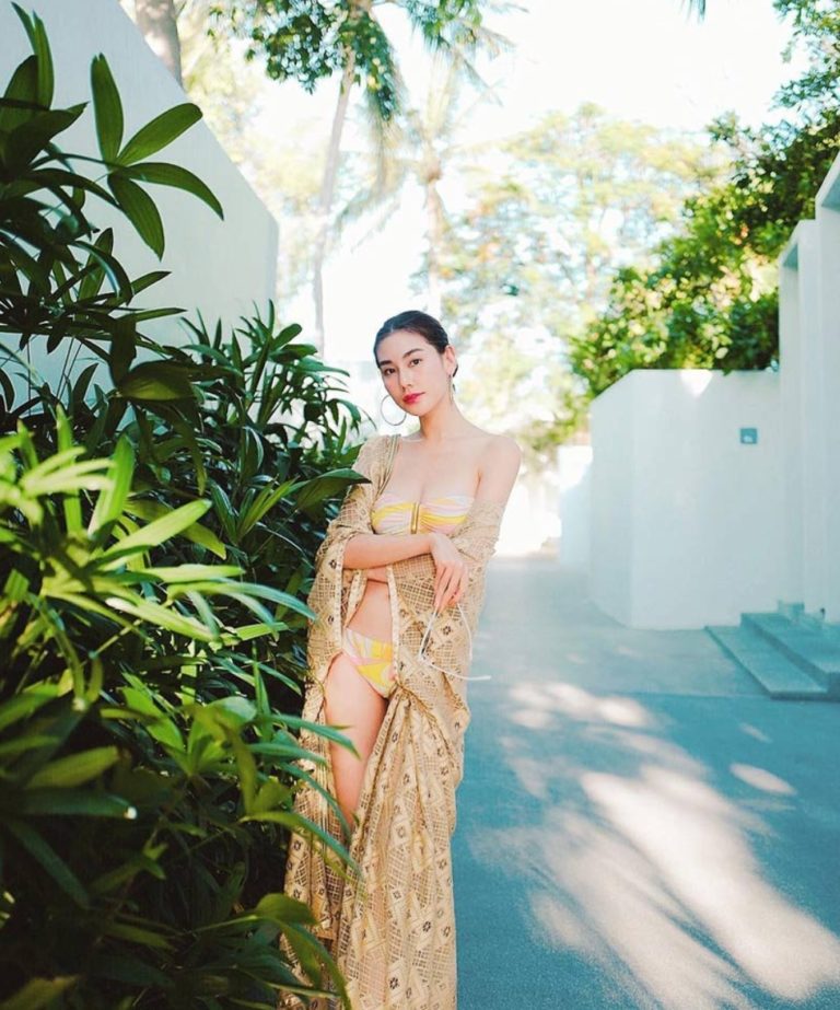 คอลเลคชั่นความแซ่บ! ดาว พิมพ์ทอง ในชุดว่ายน้ำสีสันสดใส จาก ...