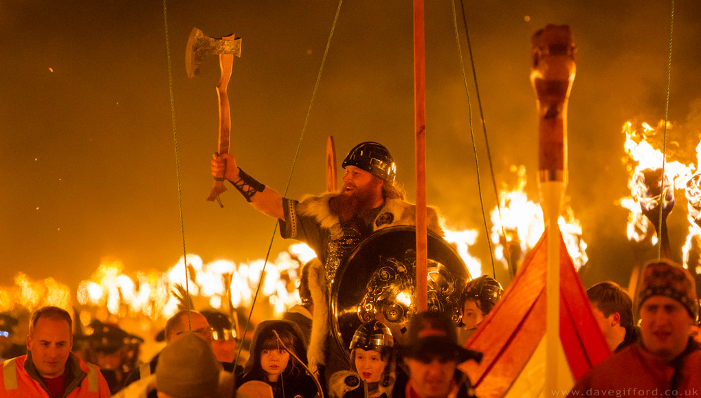 เทศกาล Up Helly Aa Fire ขบวนเพลิง ประเทศสกอตแลนด์